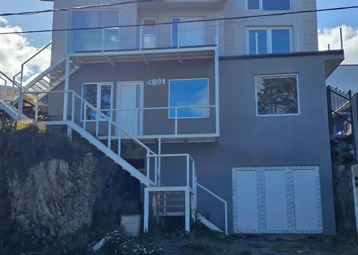 Alakalufes House